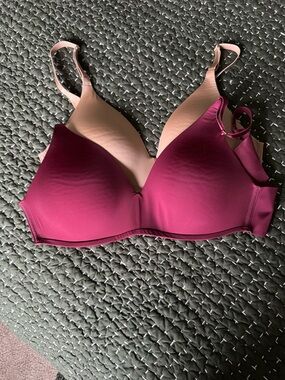 Soma Vanishing 360 Wireless 36B - both bras